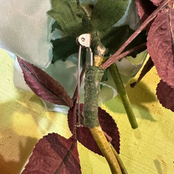 LOT of 9 Vintage Silk Millinery Flower Pins - in Christian Dior Box - Picture 11 of 15